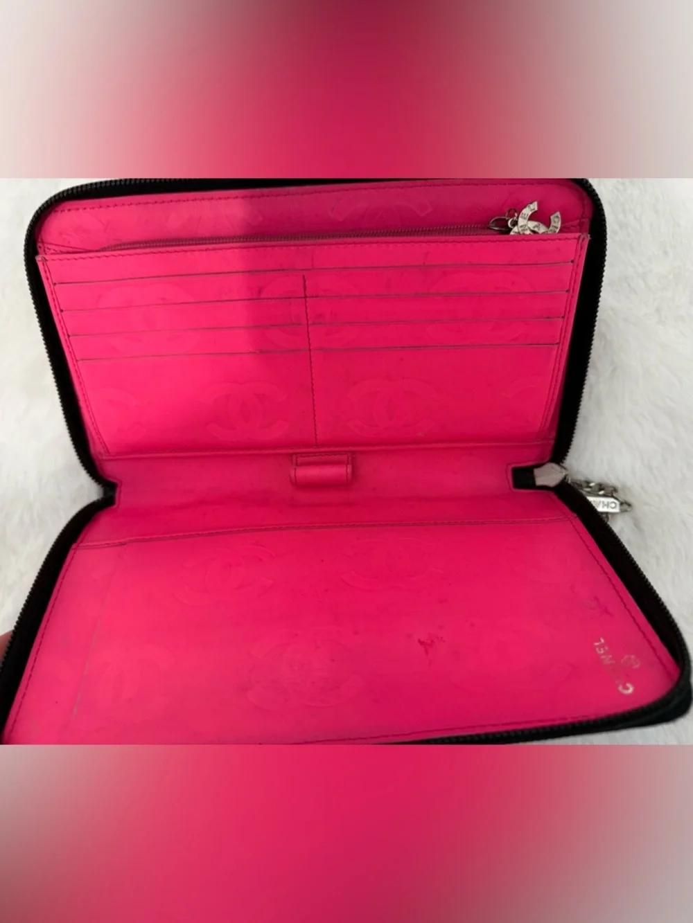 Black Quilted Leather Wallet with Interlocking CC Detail - Picture 8 of 11